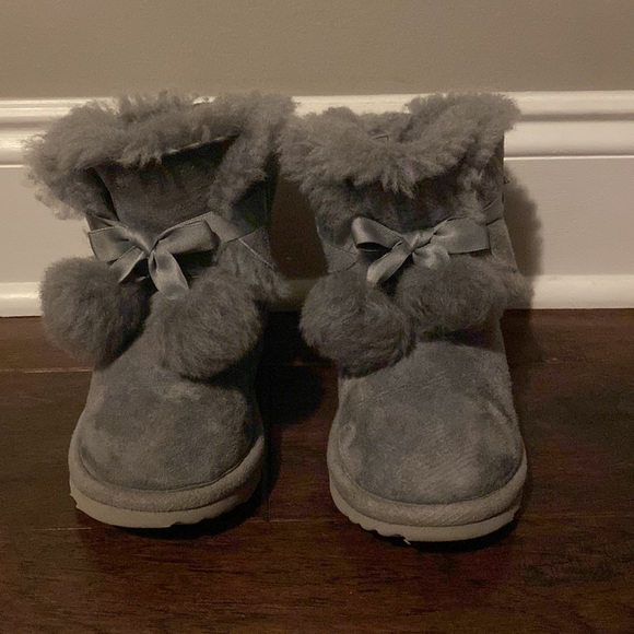Grey Uggs, Toddler girl - Picture 3 of 4